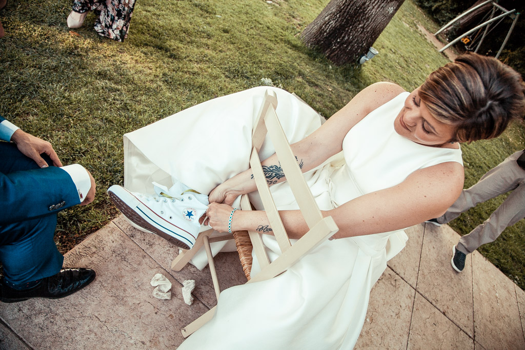 la sposa si mette le converse